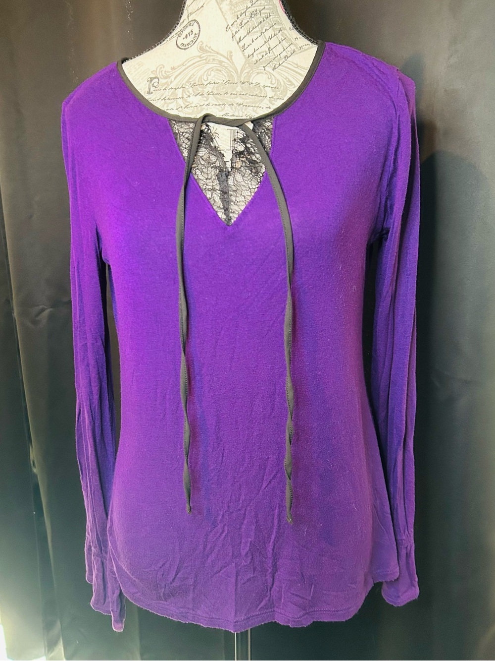 Women’s Tahari Lace-Trim Top (M)